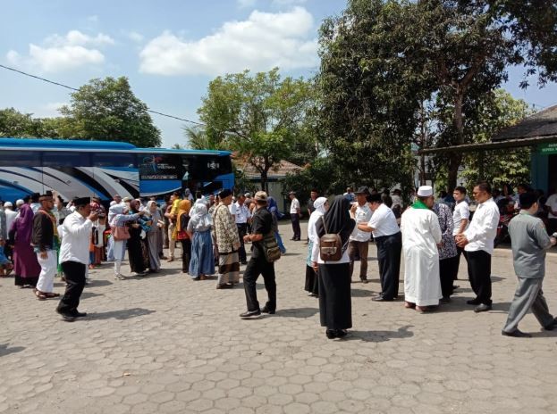 Kepulangan Jamaah Haji  Di Sambut Sekda Kabupaten Purworejo