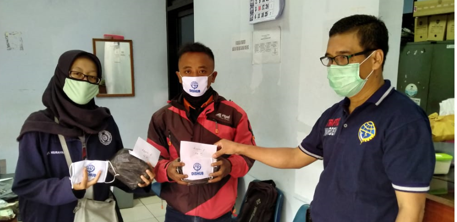 Juru Parkir Wajib Menggunakan Masker