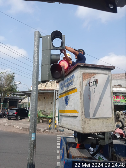 Perbaikan Traffic Light Simpang 4 Brengkelan