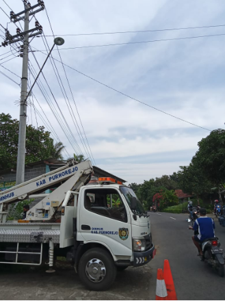 Perbaikan Lampu PJU di Candingasinan 