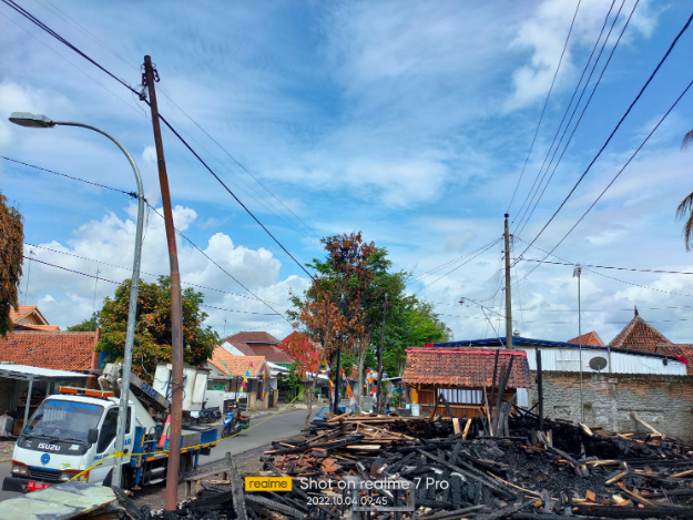 Cek Jaringan PJU yang terdampak Kebakaran Gudang Pengolahan kayu