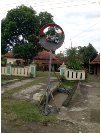 Pemasangan Cermin Cembung di Pertigaan TK Rimba Purworejo