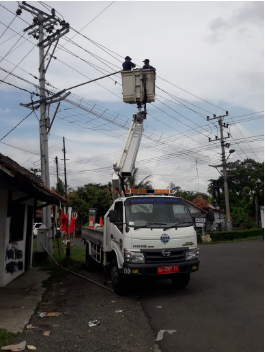 Diduga Terkena Sambaran Petir Lampu PJU di Perempatan Demangan Rusak