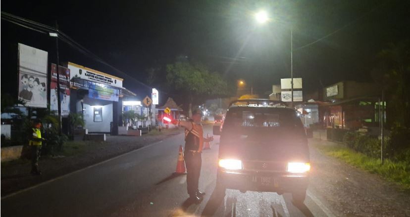 GIAT MALAM PEMANTAUAN PEMUDIK DI POSKO PEMANTAUAN COVID-19 