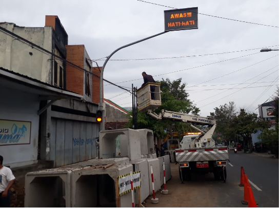 Terdampak Proyek Gorong-Gorong Dishub Purworejo Bongkar Warning Light