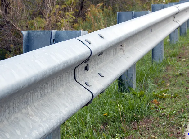 Mengenal Guard Rail Si Pagar Pengaman 