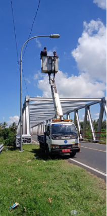 Perbaikan Lampu PJU di Timur Jembatan Keburuan 