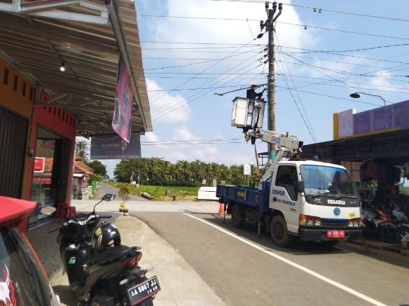 Perbaikan PJU di Terminal ketawang