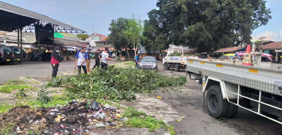 Kerja Bakti Bersih  Bersih Lingkungan Terminal Tipe C Kongsi Purworejo