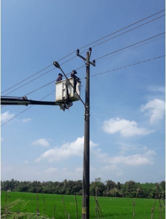 Perbaikan Kabel PJU yang Putus di Desa Candi Kec Ngombol