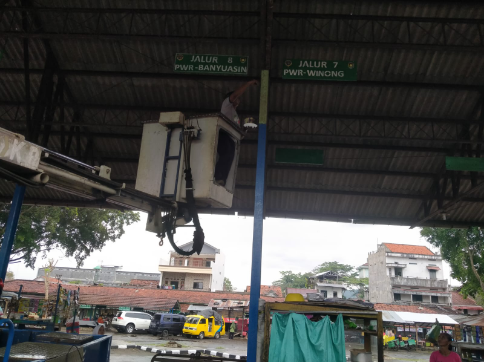 Kerja Bakti Pengecatan Terminal Kongsi Purworejo