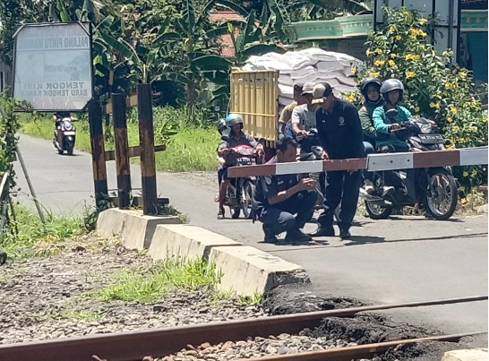 Perbaikan Lampu Peringatan Perlintasan Bagelen