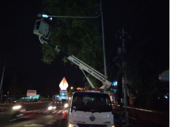 Perbaikan PJU Barat Kantor Pos  Purworejo