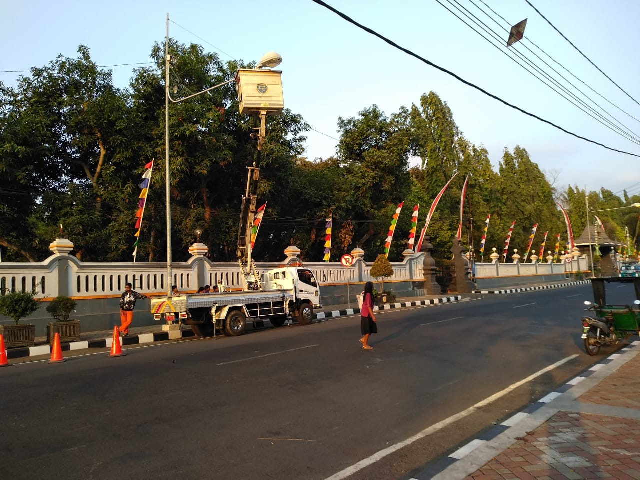 Penggantian Lampu PJU Depan Pendopo Bupati 