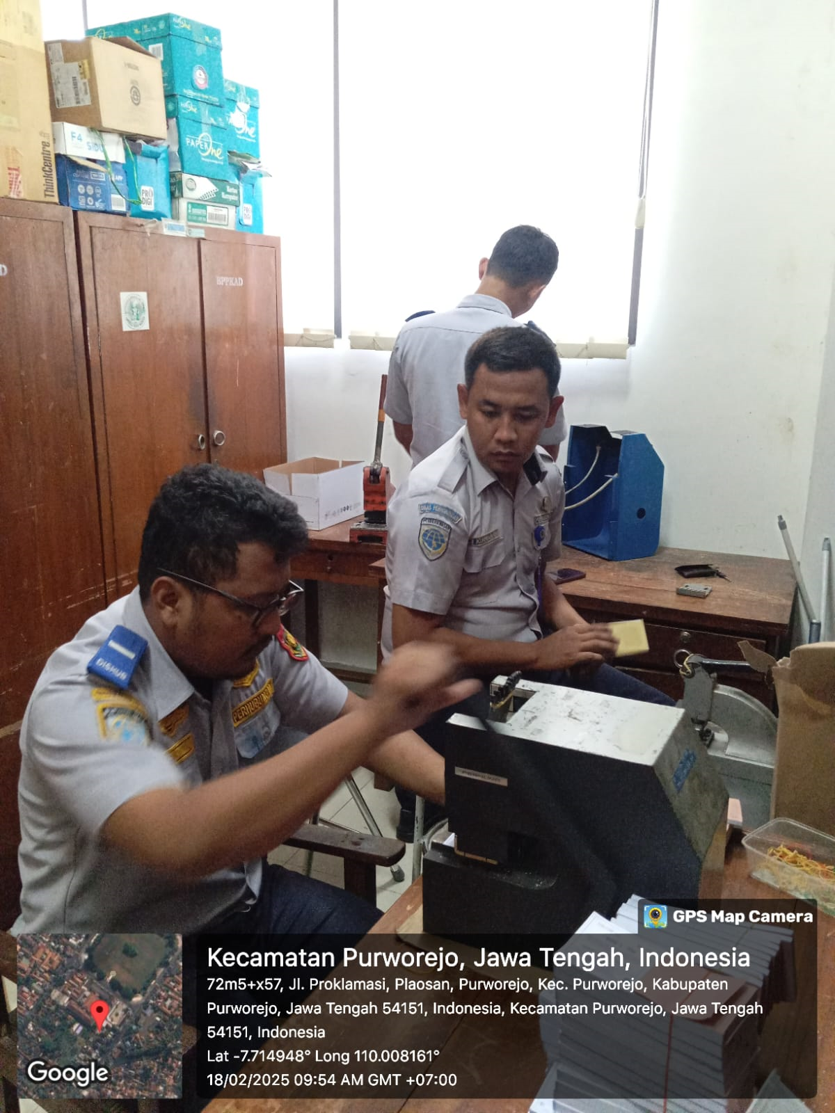 Proses  Pengecekan dan Perforasi Karcis Parkir