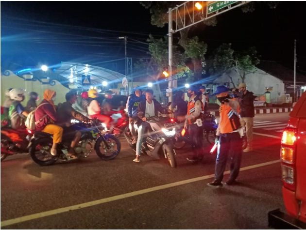 Giat Sosialisasi Penggunaan Masker di Alun-Alun Purworejo