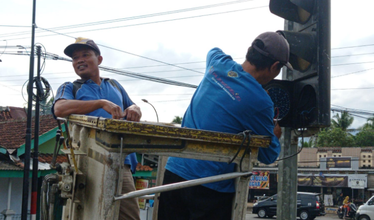 Perbaikan Traffic Light di Simpang 3 Maron