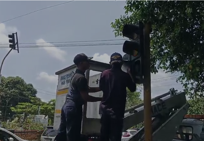 Perbaikan Traffic Light Simpang 4 BRI