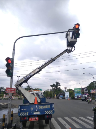 Perbaikan Traffic Light Simpang 4 Jenderal Achmad Yani