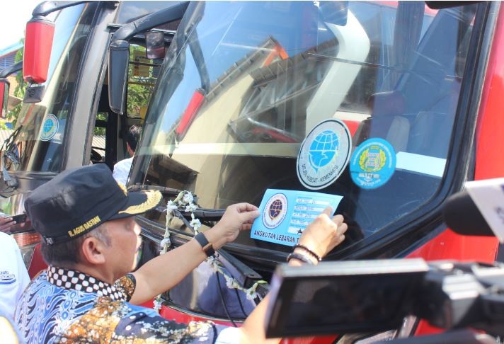 Stickerisasi Angkutan Lebaran 2019 Oleh Bupati Purworejo