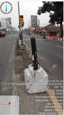 Pengamanan Rambu yang Rusak Tertabrak Truk di Bekas Terminal Tipe A Purworejo