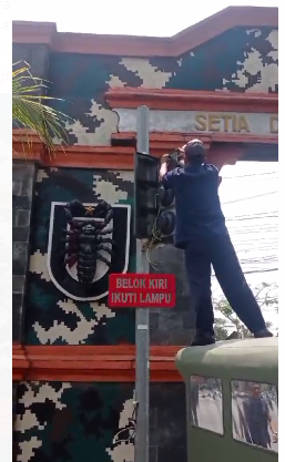 Perbaikan Traffic Light Simapang 4 Yonif 412 Raider Purworejo