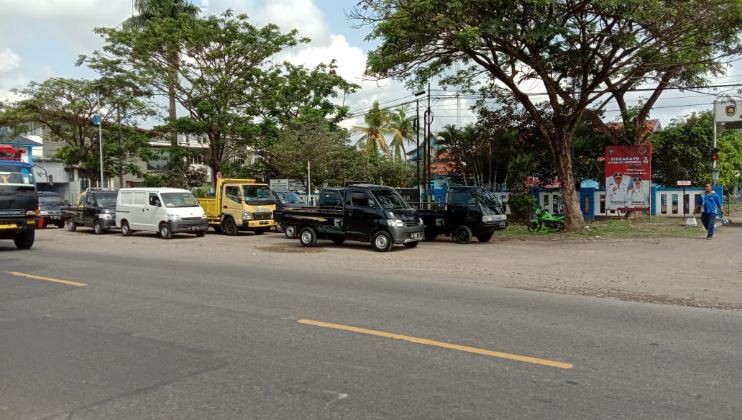 Antrian Panjang Layanan Pengujian Kendaraan  Di Hari Pertama Pasca Libur  