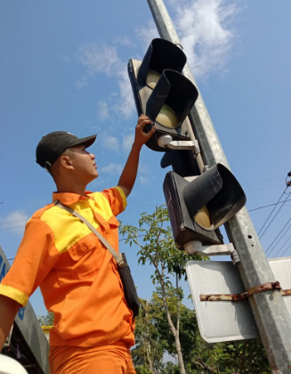 Meluruskan Kembali Rambu WL yang Miring